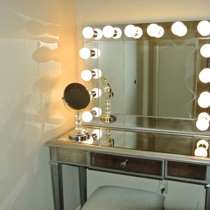 Lighted Makeup Vanity Table