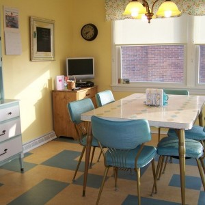 Vintage Kitchen Table And Chairs